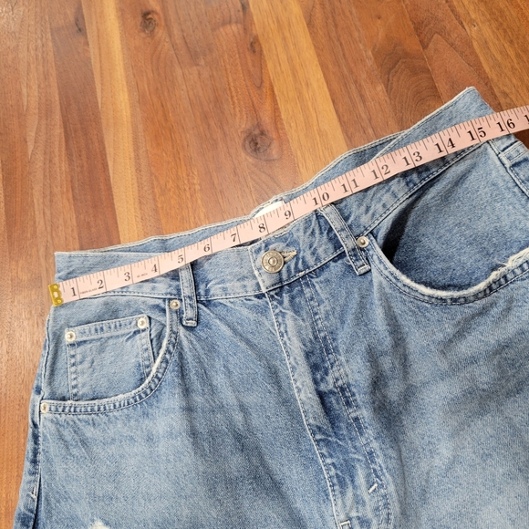 Urban Outfitters BDG High Rise Baggy Light Wash Distresses Jeans Size 32 - Picture 9 of 9